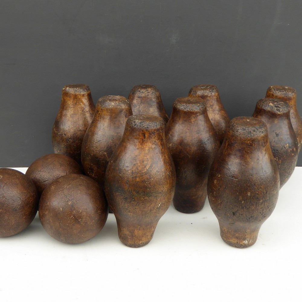 SET OF LARGE PUB SKITTLES
