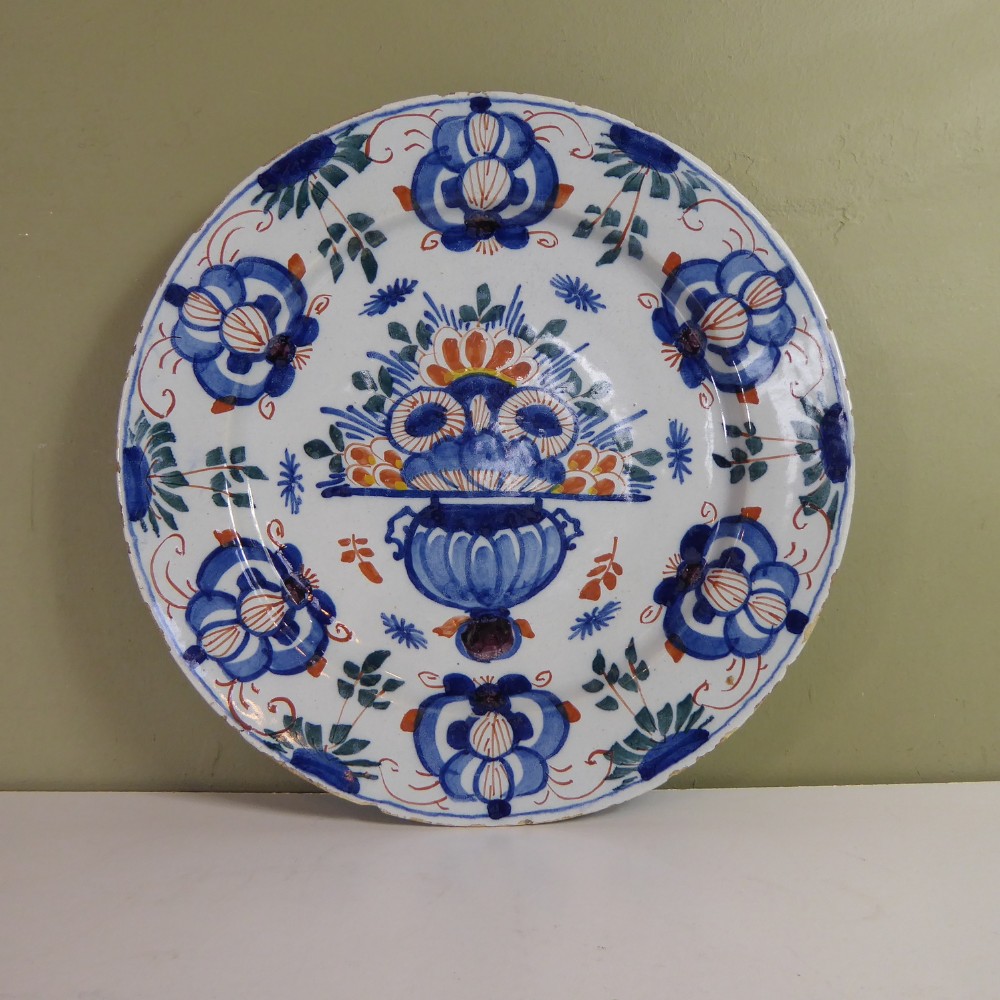 EARLY 18TH C DELFT CHARGER