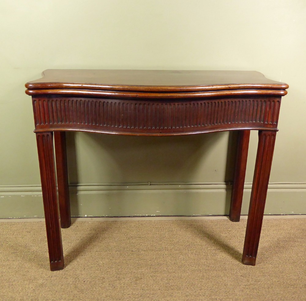 GEORGE III MAHOGANY SERPENTINE TEA TABLE