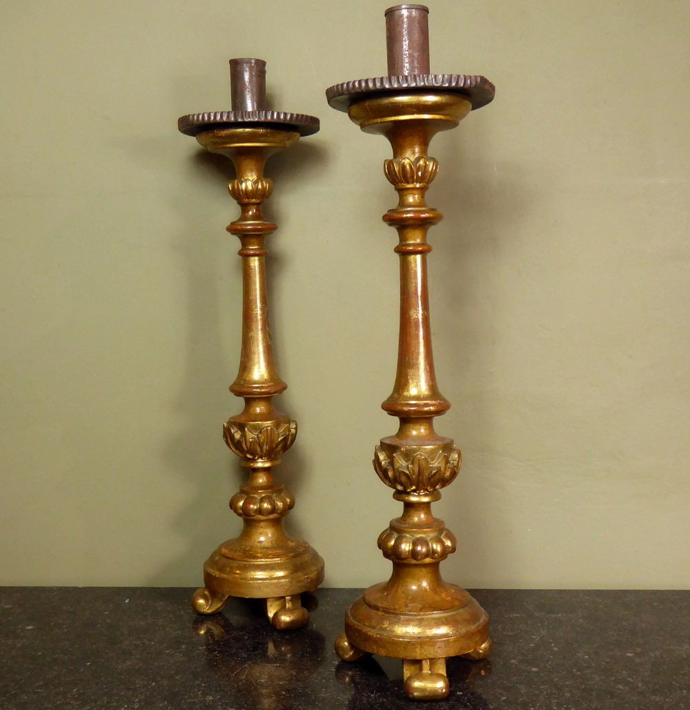 PAIR OF 18TH C GILTWOOD CANDLESTICKS