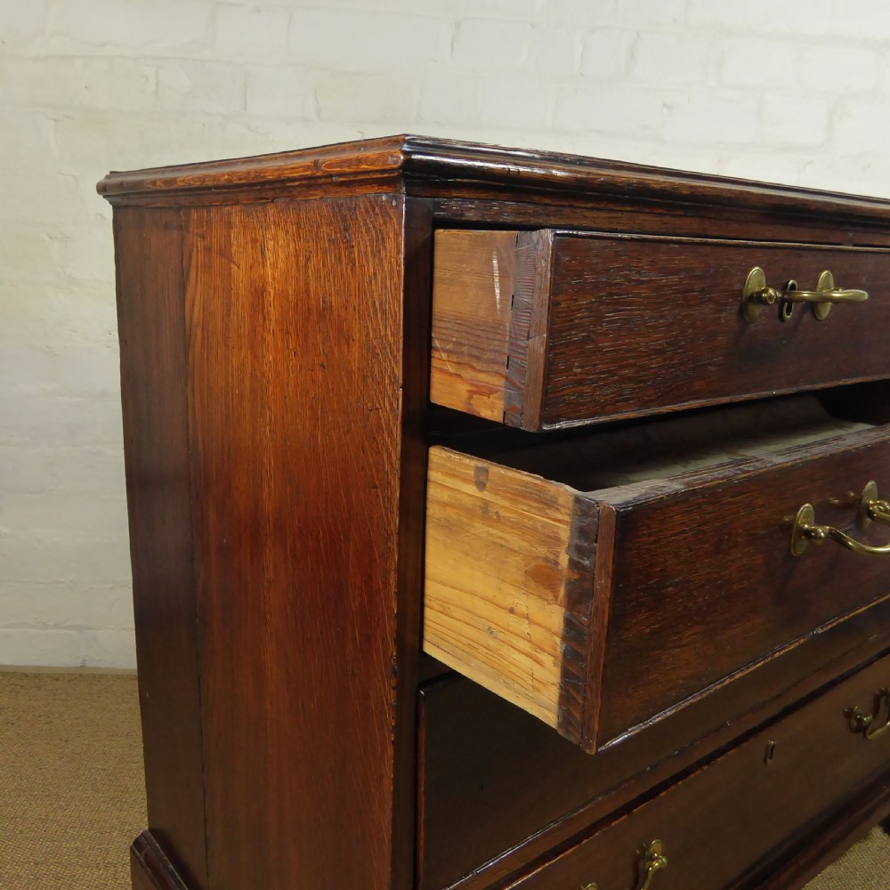 18TH C OAK CHEST OF DRAWERS View IV