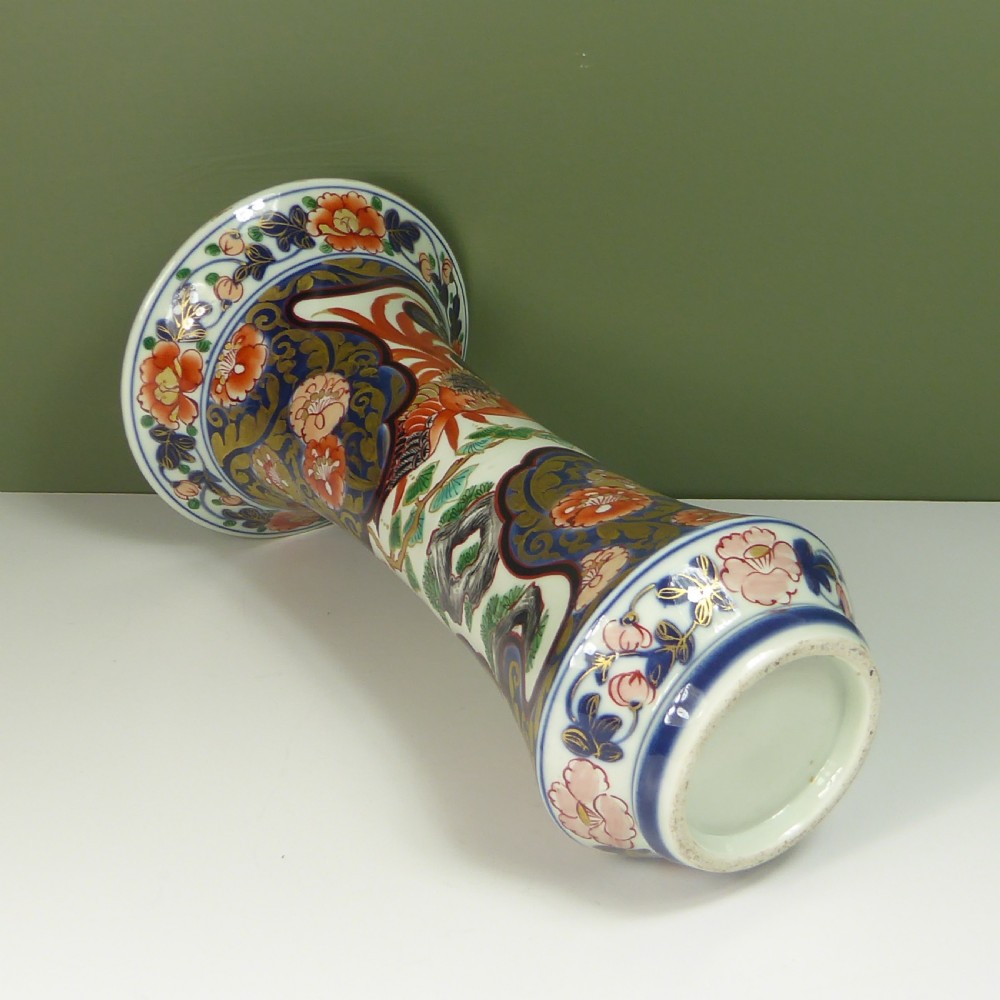 18TH C IMARI VASE View V
