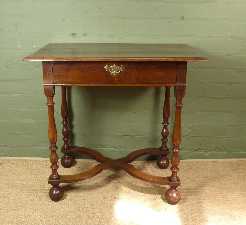 QUEEN ANNE OAK SIDE TABLE View II