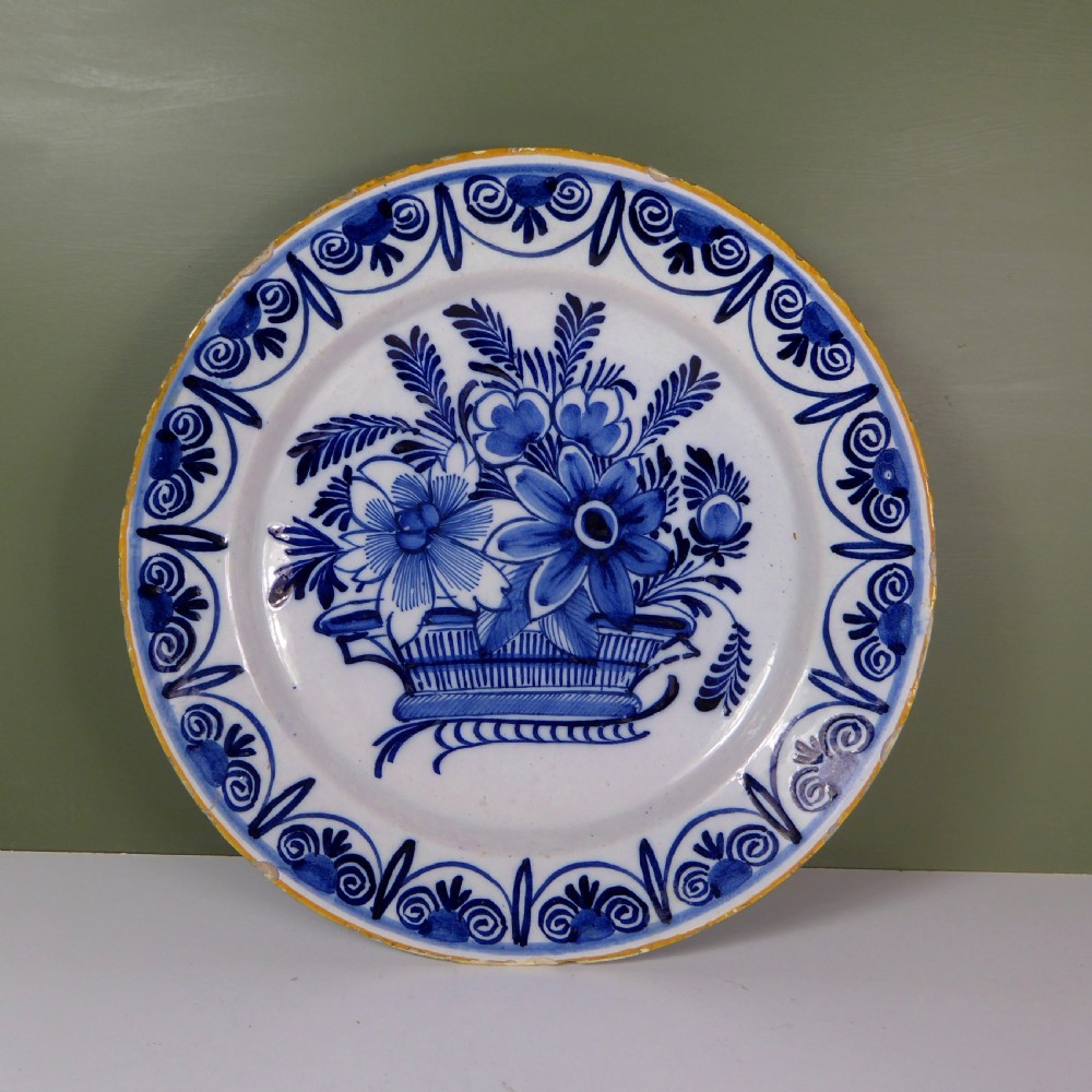 18TH C DELFT CHARGER