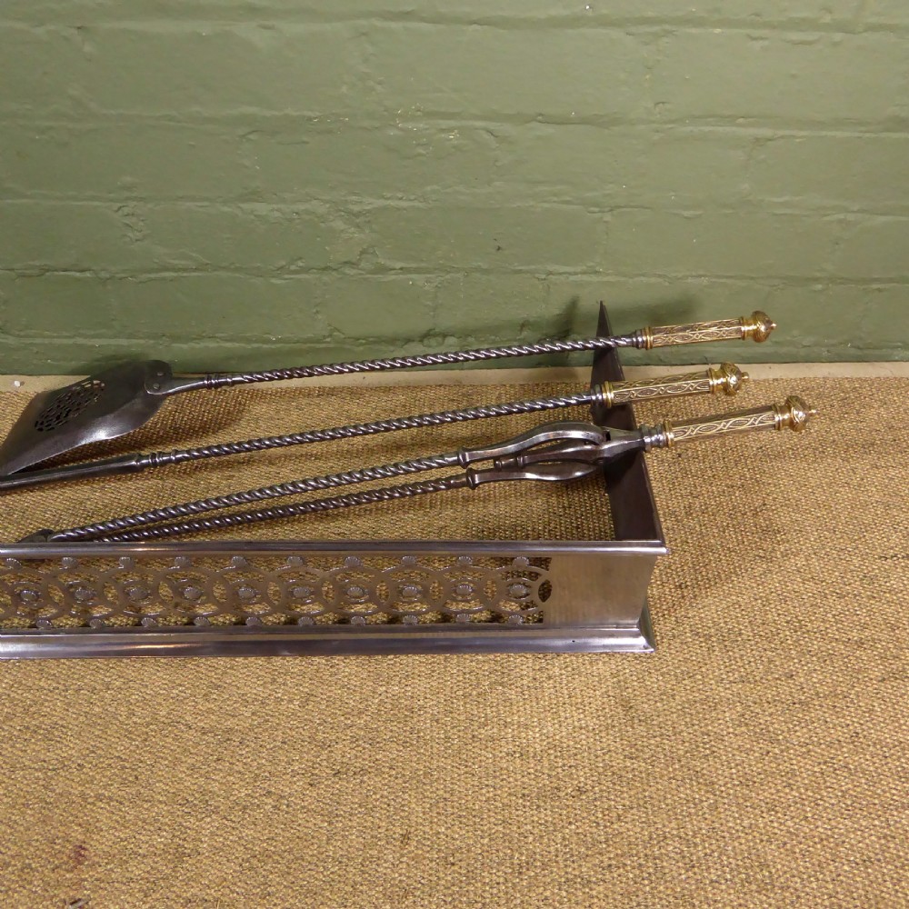 GEORGE III BURNISHED STEEL FIRE FENDER View VI