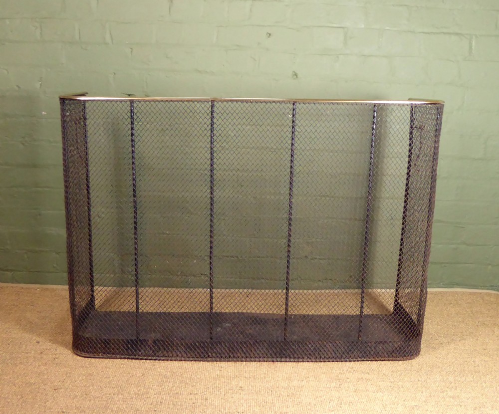 19TH C NURSERY FIRE GUARD