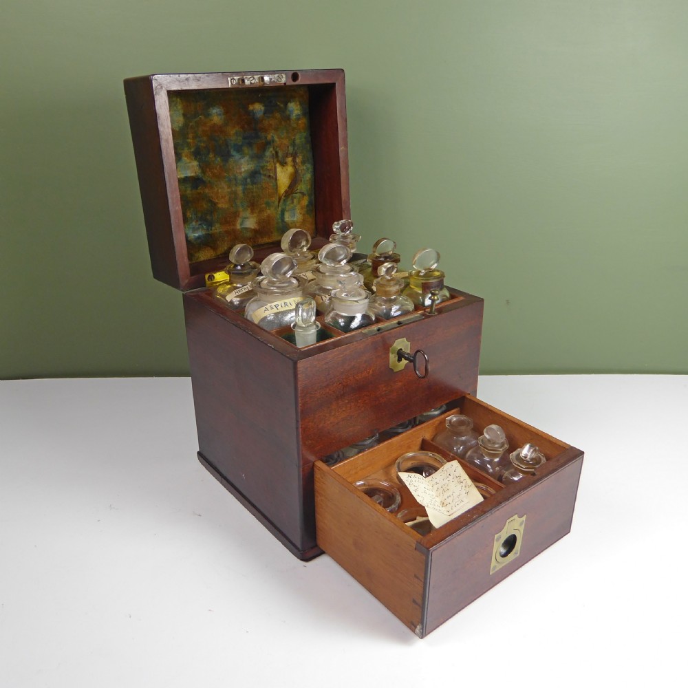 18TH C MAHOGANY APOTHECARY BOX