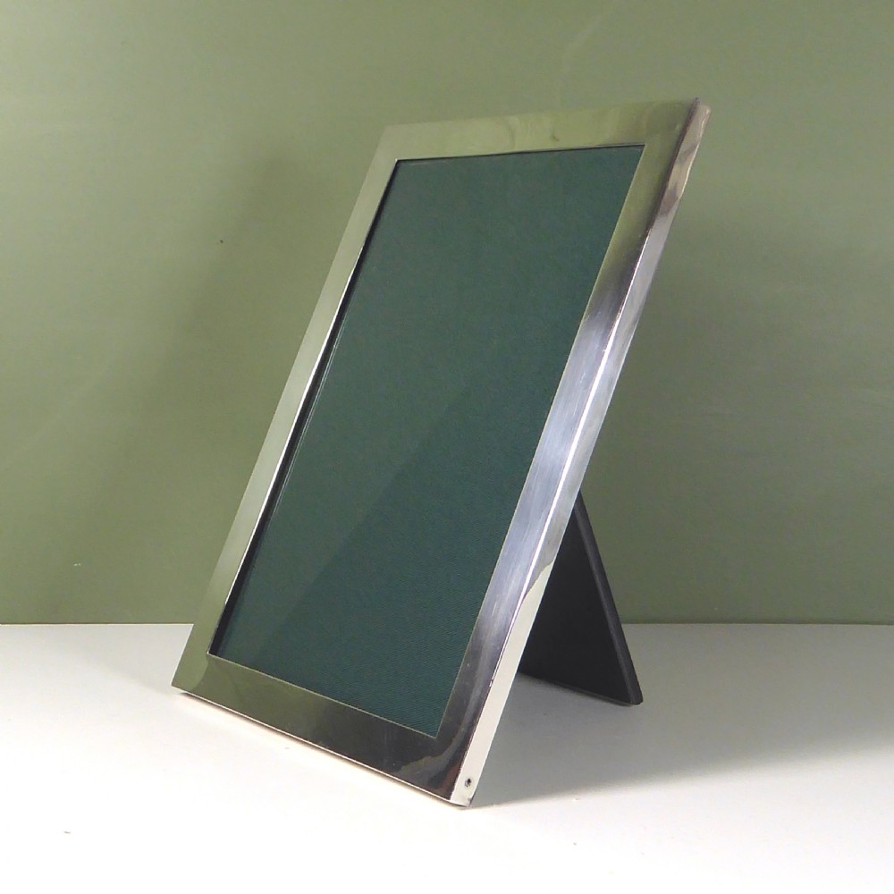 LARGE  SILVER PHOTOGRAPH FRAME BY MAPPIN & WEBB