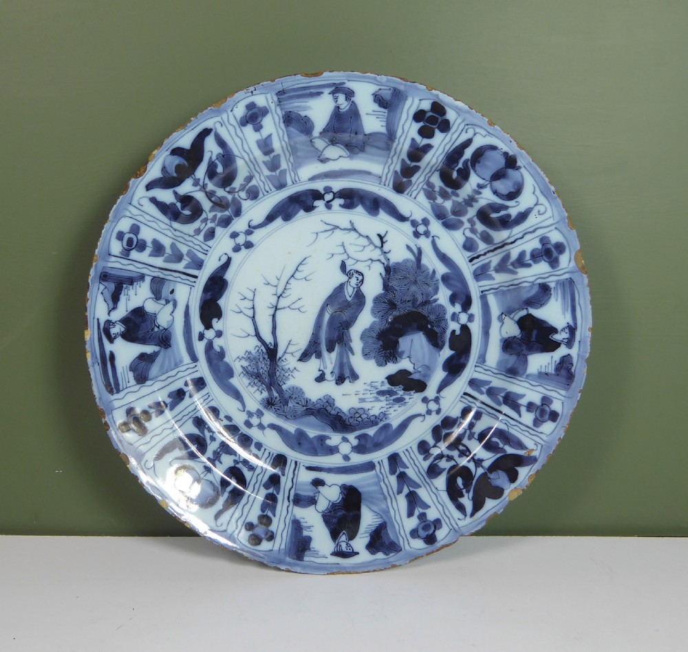 EARLY 18TH C DELFT CHARGER