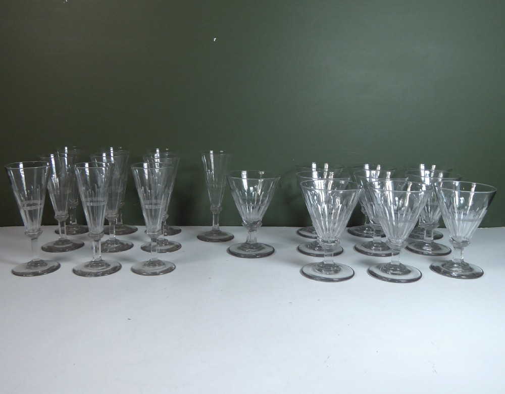 SET OF 10 WINE GLASSES & CHAMPAGNE FLUTES