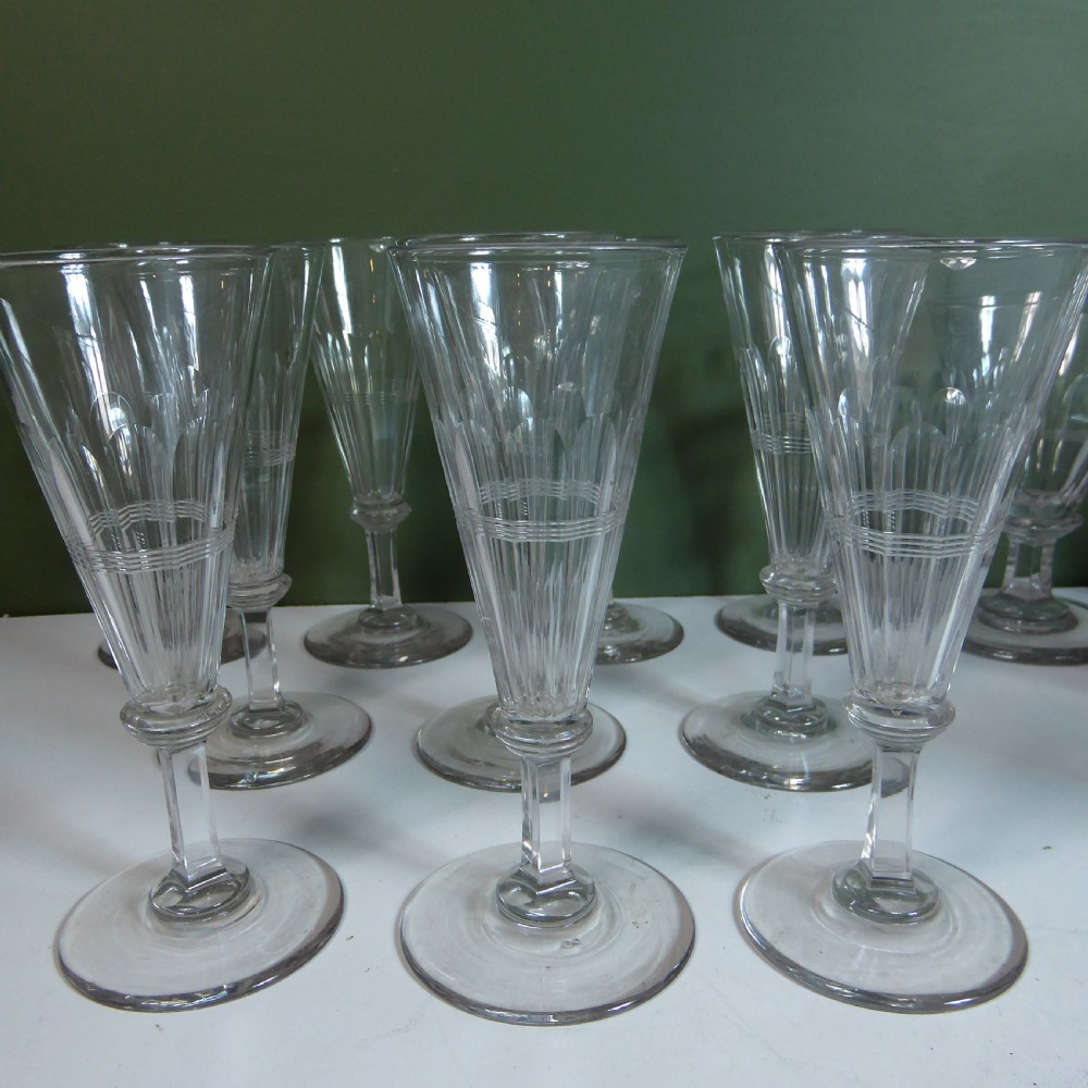 SET OF 10 WINE GLASSES & CHAMPAGNE FLUTES View V