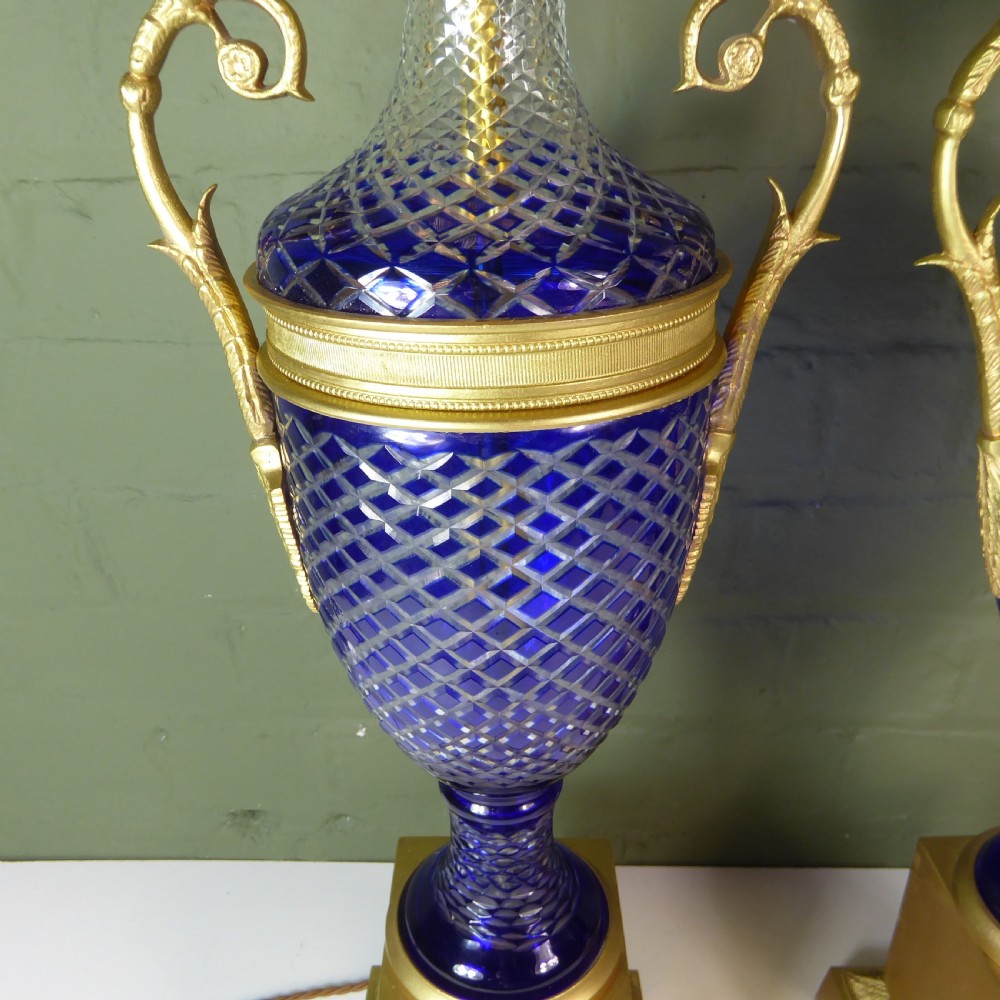 PAIR OF TABLE LAMPS View V