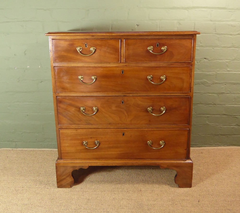 18TH C MAHOGANY CHEST OF DRAWERS OF GOOD PROPORTIONS