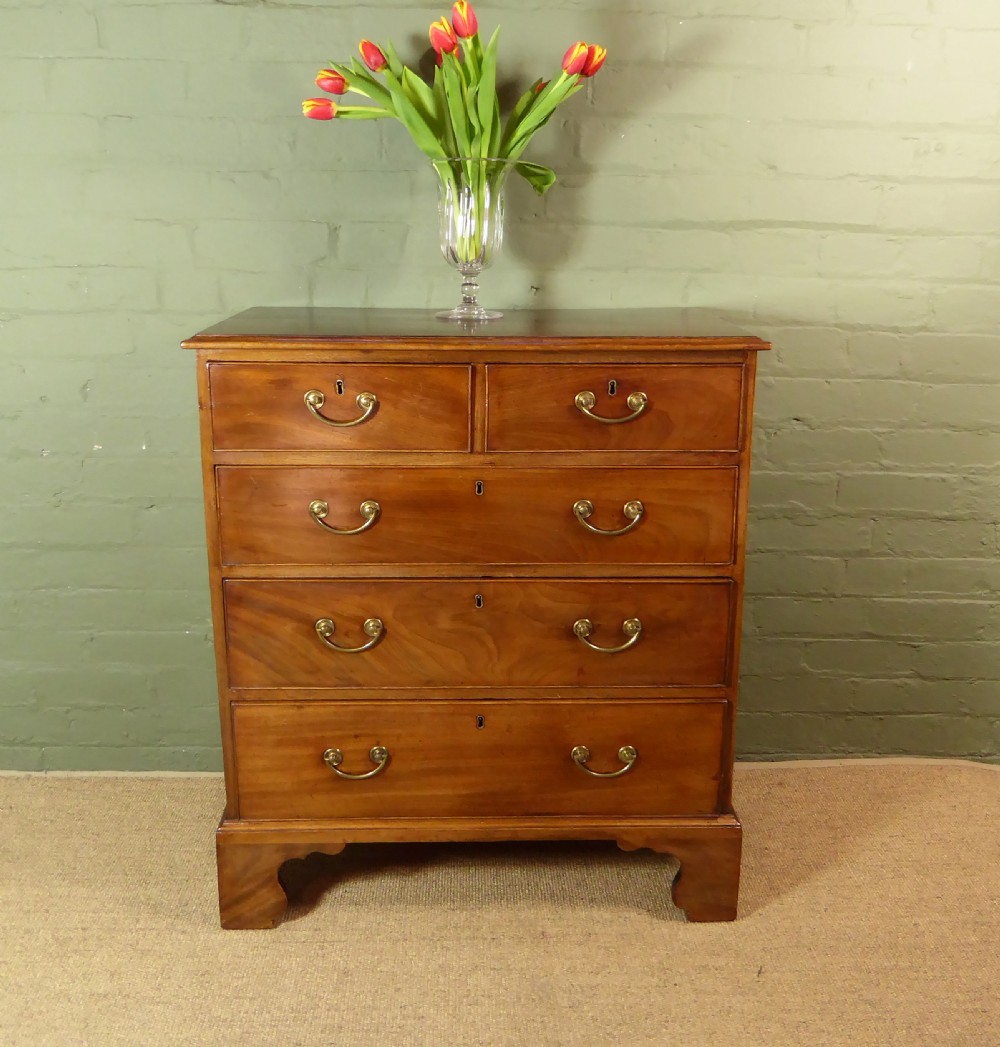 18TH C MAHOGANY CHEST OF DRAWERS OF GOOD PROPORTIONS View II