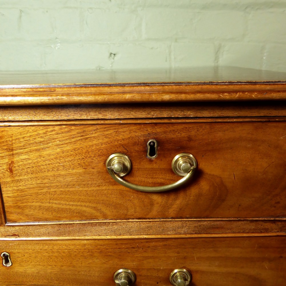 18TH C MAHOGANY CHEST OF DRAWERS OF GOOD PROPORTIONS View VII
