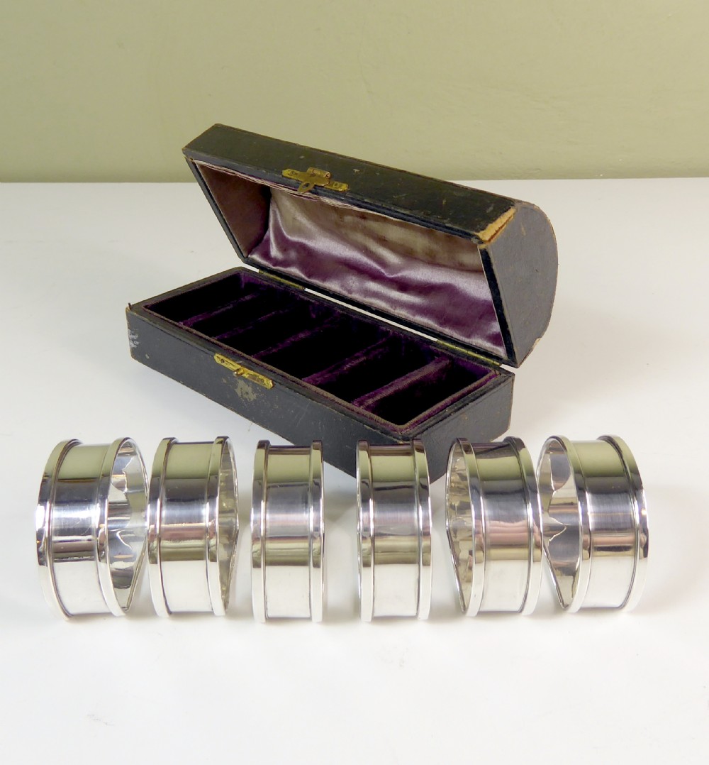 A BOXED SET OF SOLID SILVER NAPKIN RINGS