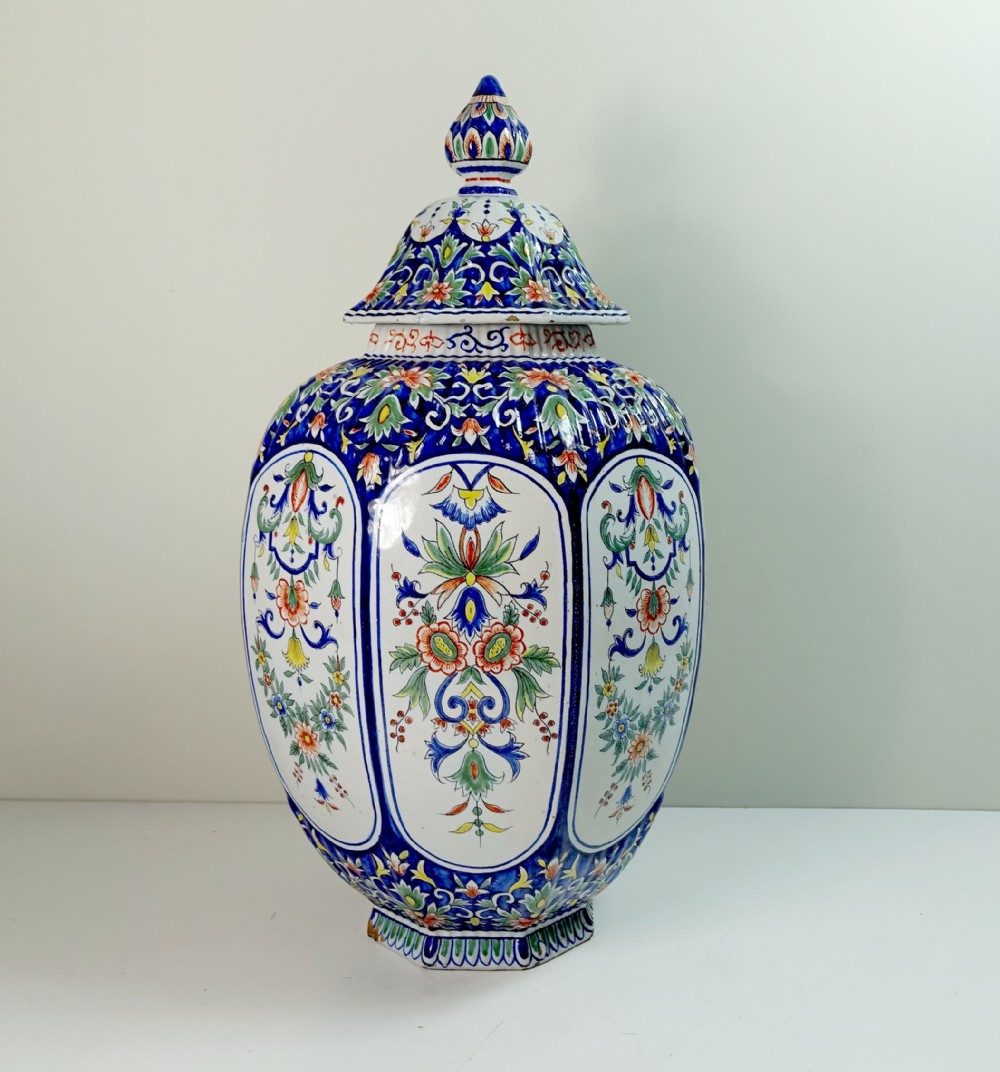 19TH C DELFT VASE & COVER