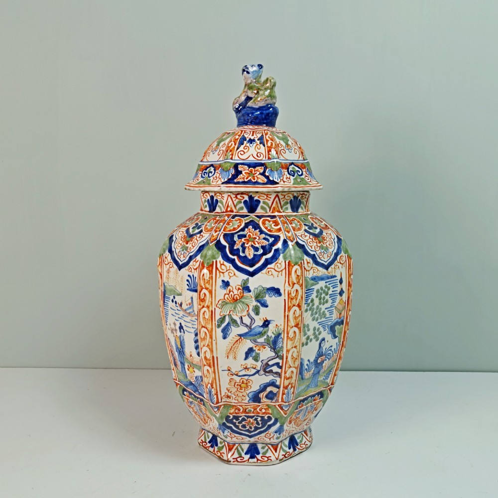 18TH C DELFT  VASE & COVER View II