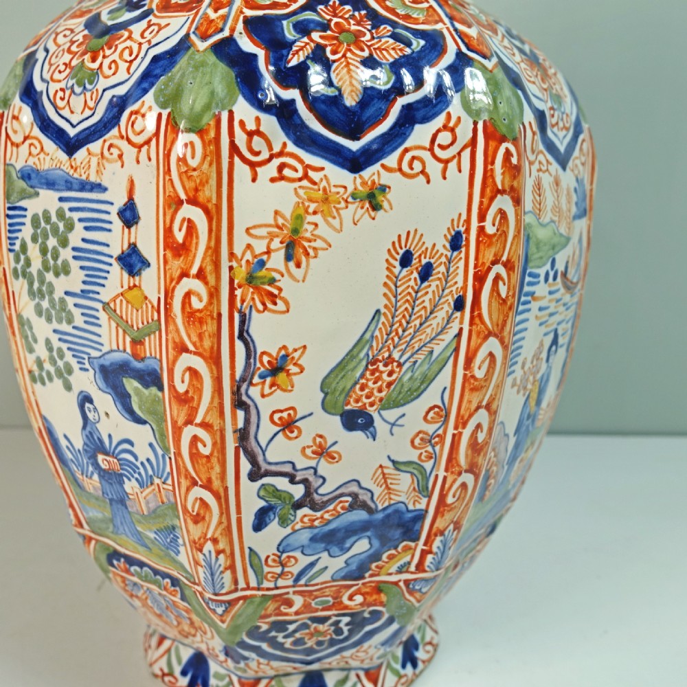 18TH C DELFT  VASE & COVER View III