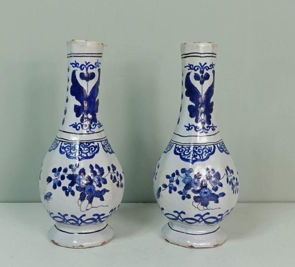 PAIR OF SMALL 18TH C DELFT VASES