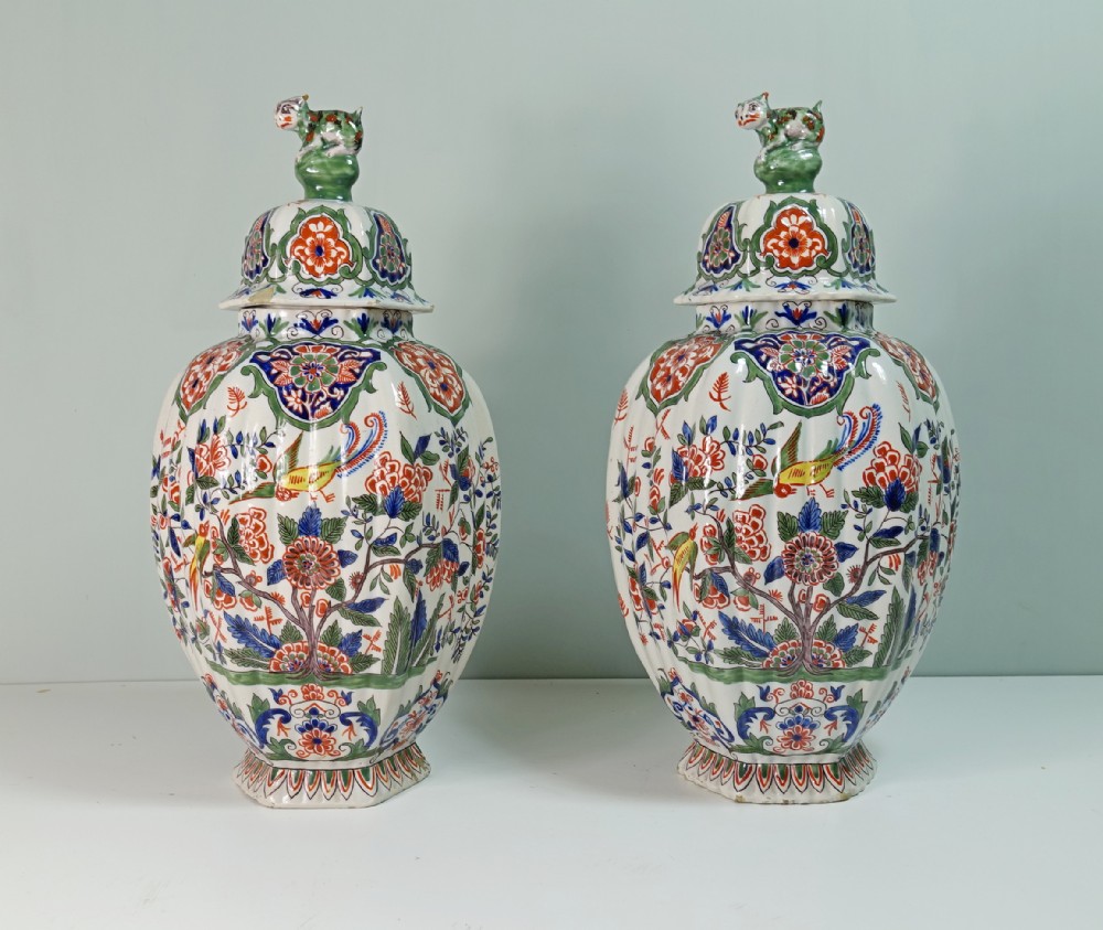 PAIR OF 18TH C DELFT VASES & COVERS