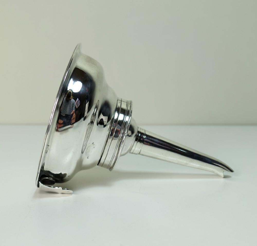 18TH C SOLID SILVER WINE FUNNEL