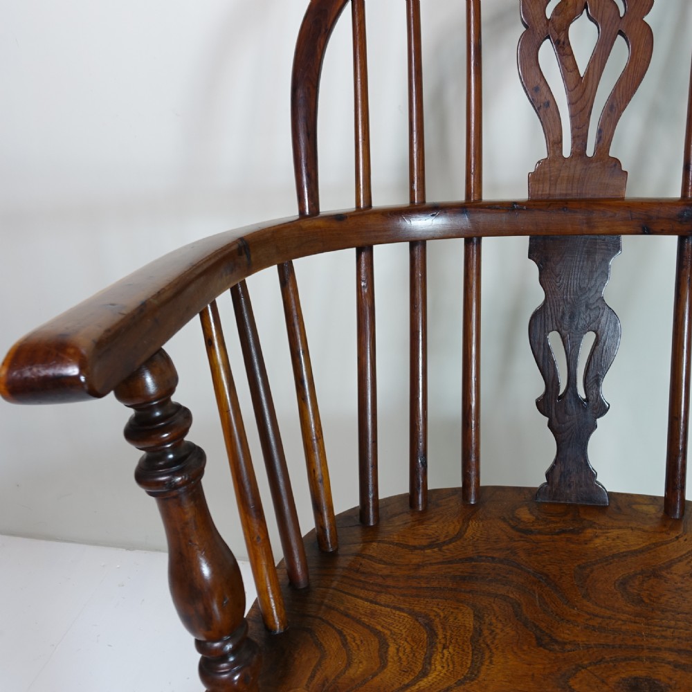 EARLY 19TH C YEW & ELM WINDSOR CHAIR View III