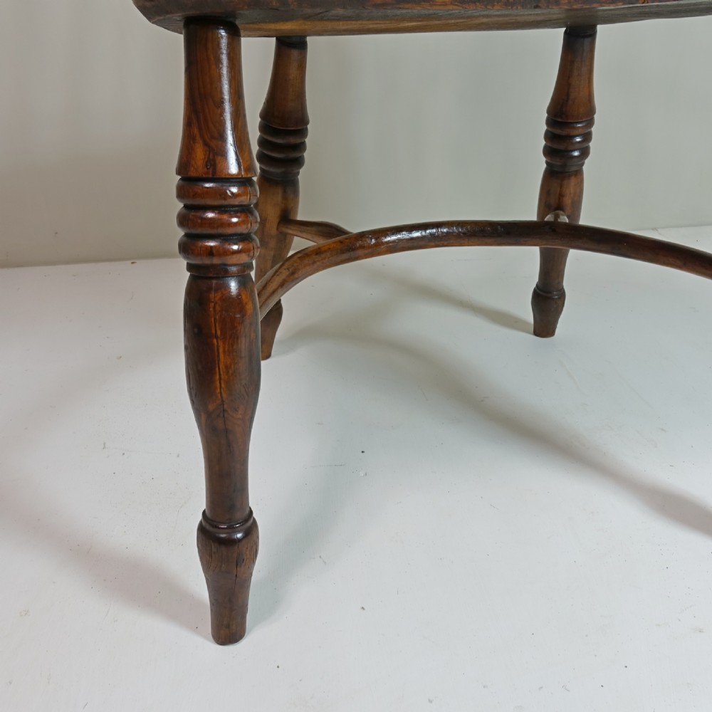 EARLY 19TH C YEW & ELM WINDSOR CHAIR View VI