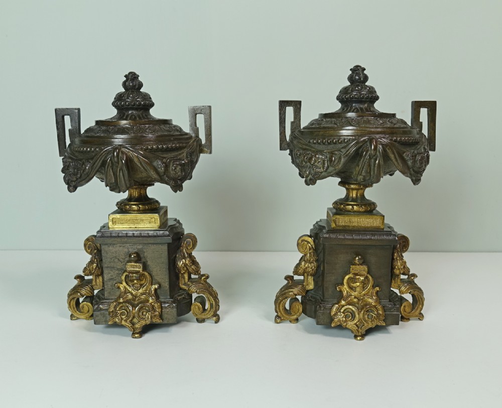 A PAIR OF EARLY 19TH C BRONZE VASES