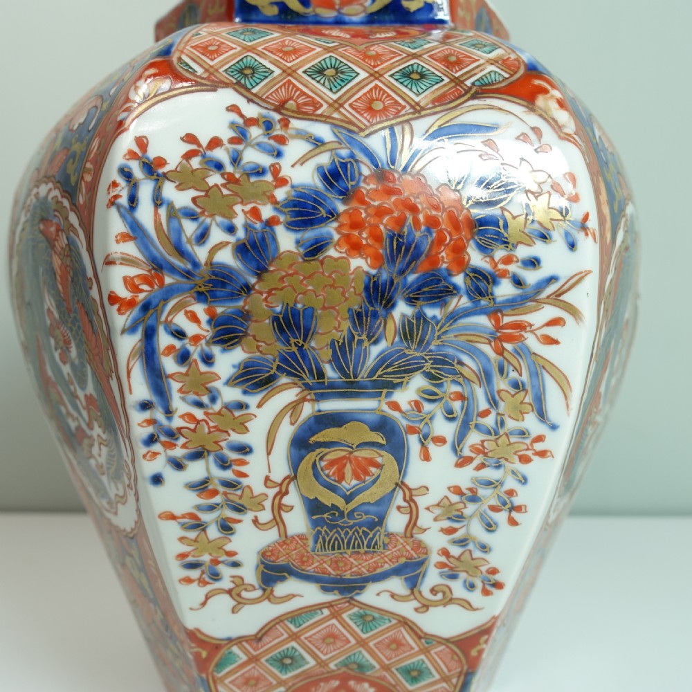 19TH C IMARI VASE & COVER View IV