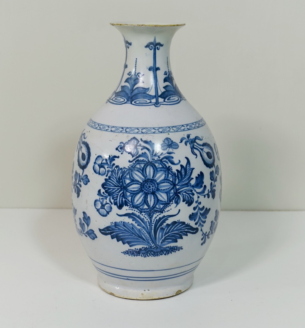 18TH C DELFT VASE