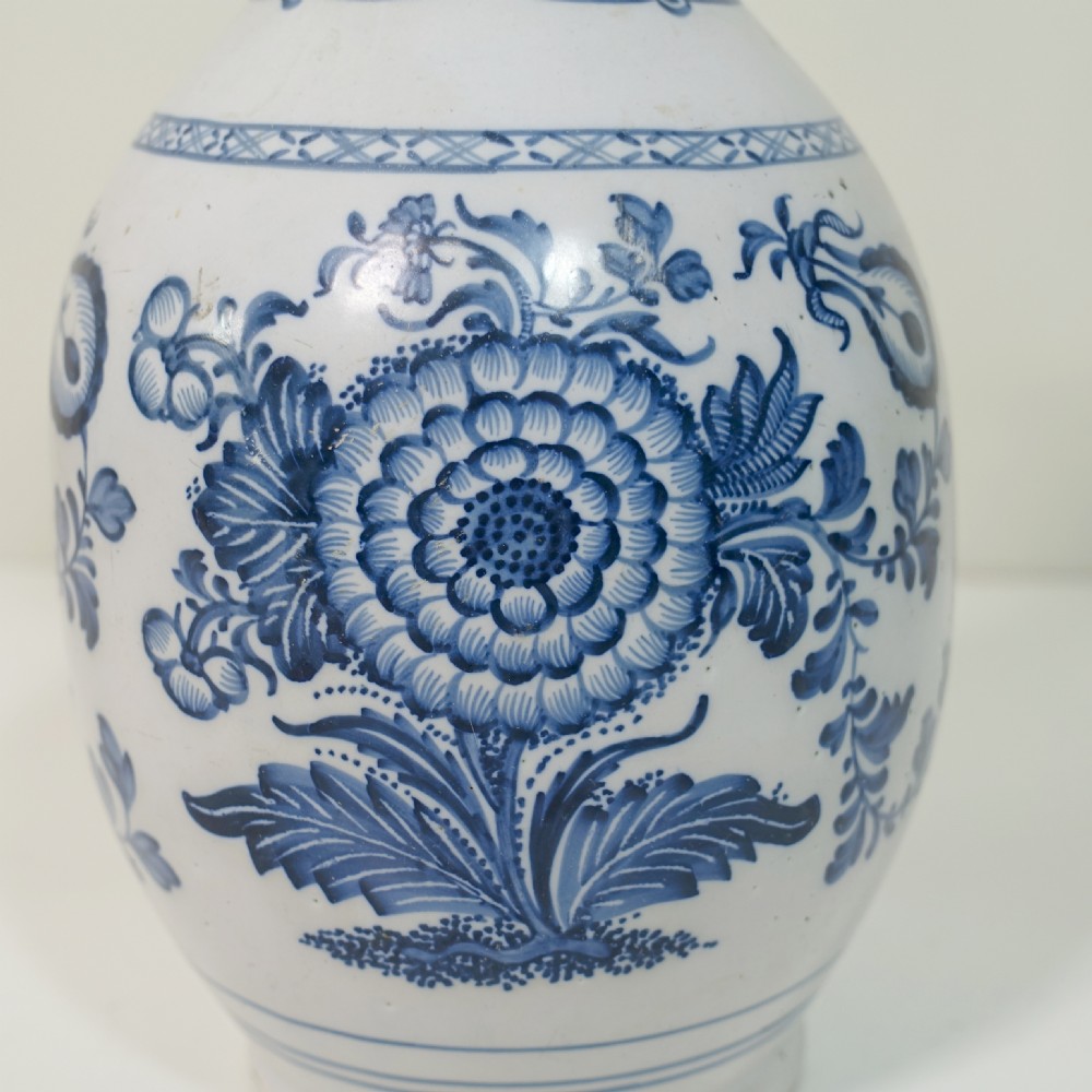 18TH C DELFT VASE View III