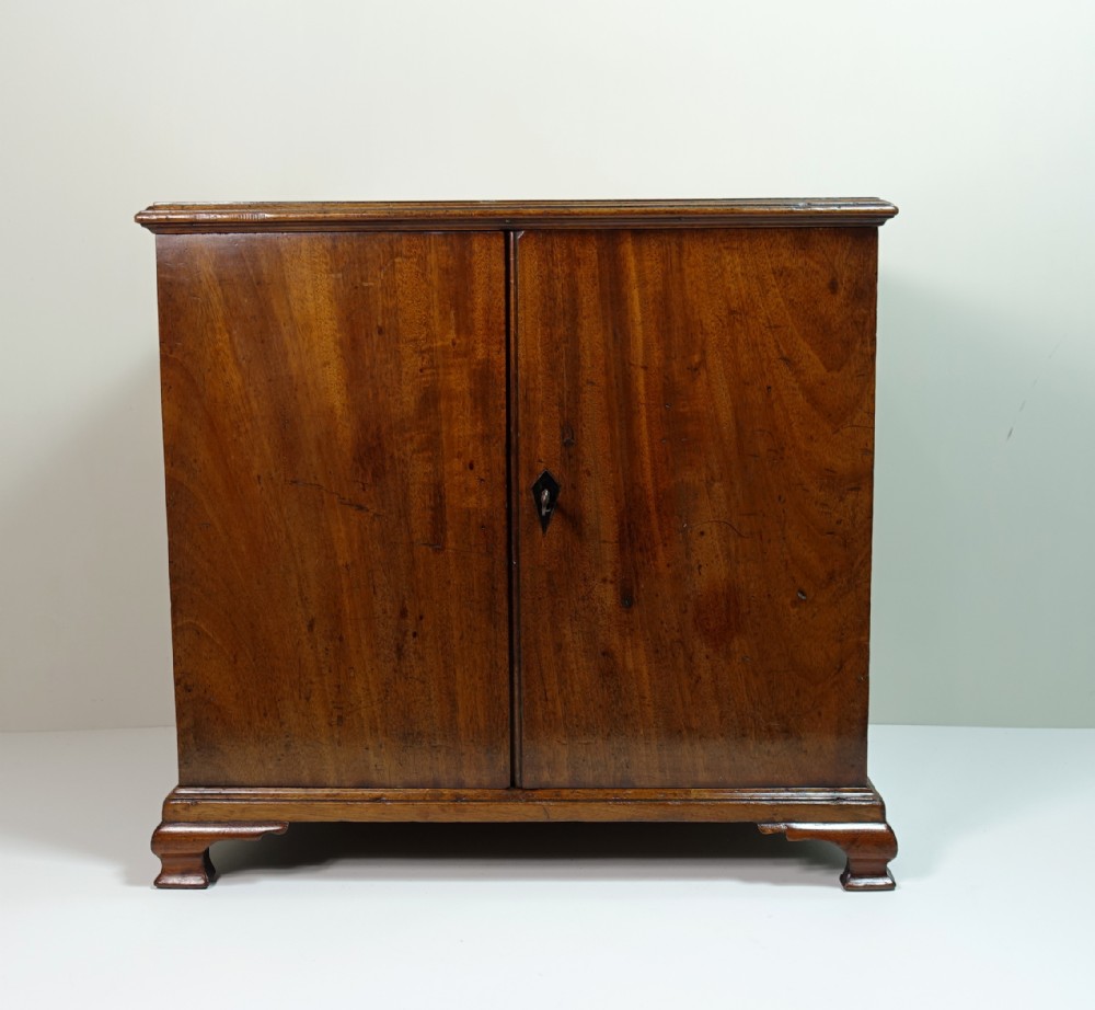 GEORGE III MAHOGANY COLLECTORS CABINET