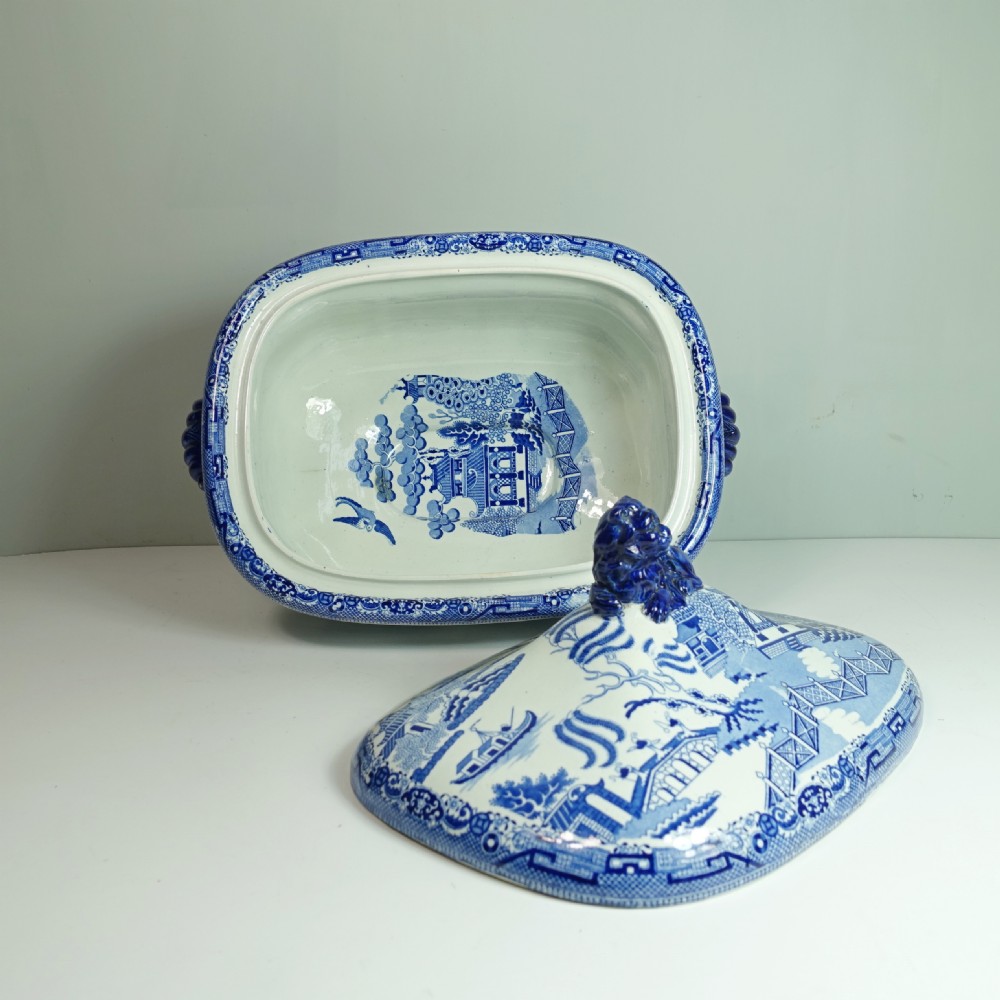 19TH C BLUE & WHITE TUREEN WITH COVER View III