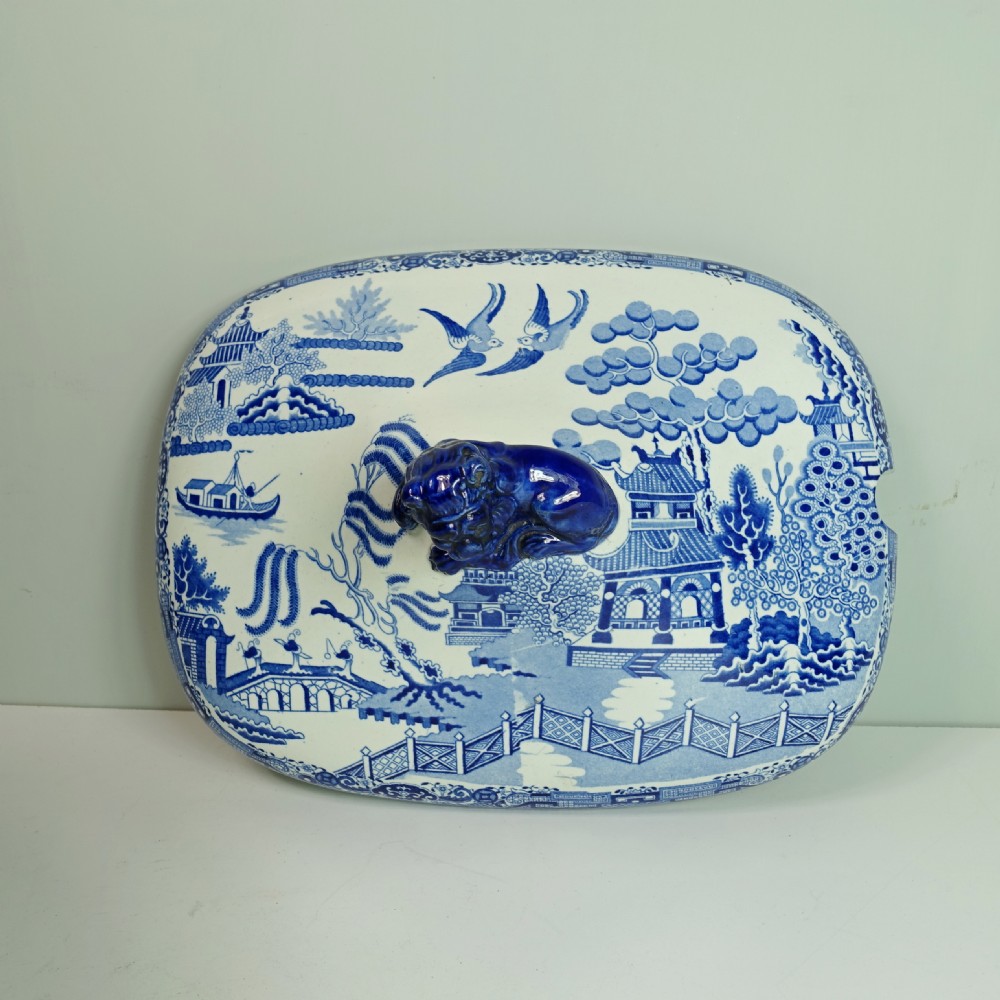 19TH C BLUE & WHITE TUREEN WITH COVER View VI
