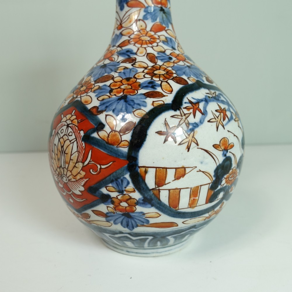 19TH C IMARI VASE View III