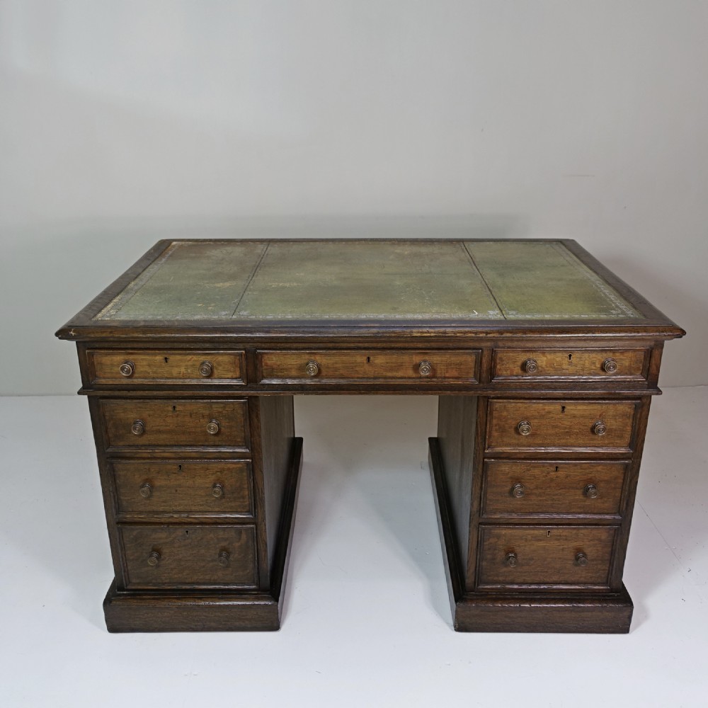 19T C OAK PEDESTAL DESK View II
