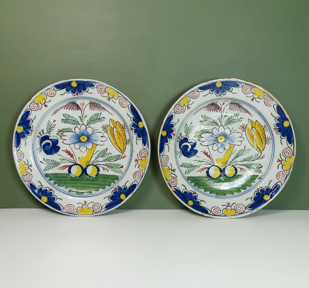 PAIR OF 18TH C DELFT POLYCHROME CHARGERS