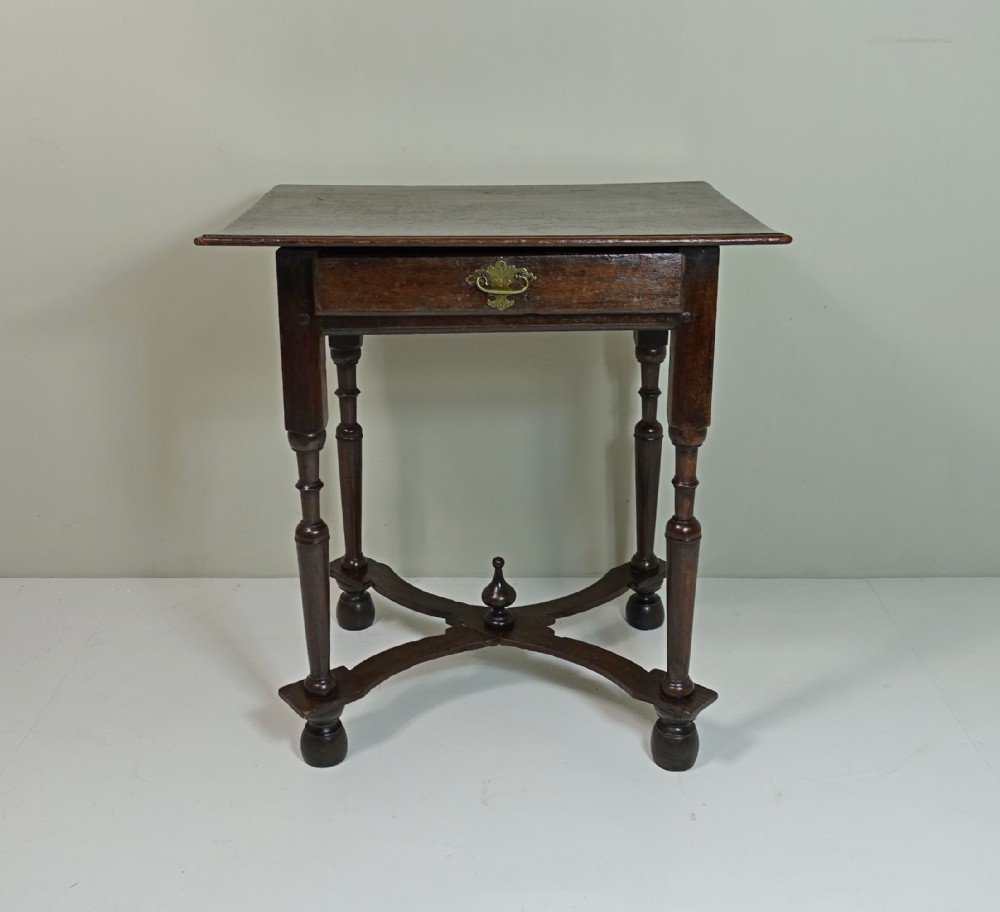 EARLY 18TH C OAK SIDE TABLE