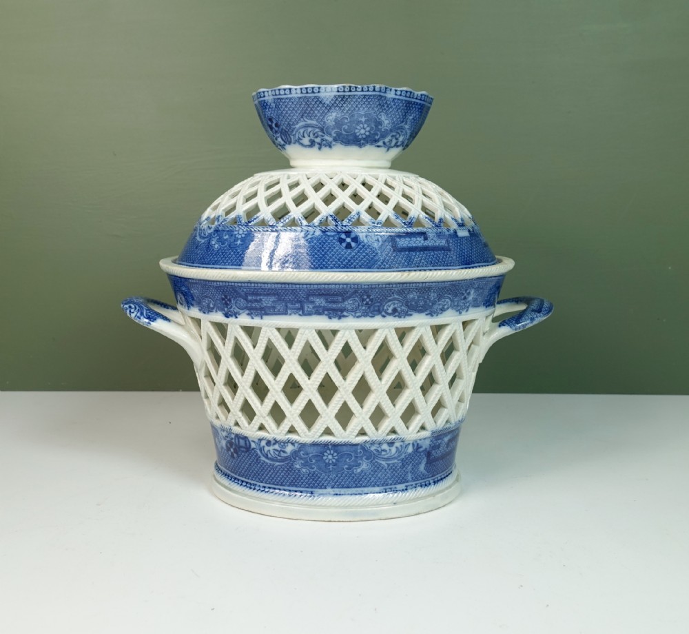 EARLY 19TH C BLUE & WHITE STRAWBERRY BASKET