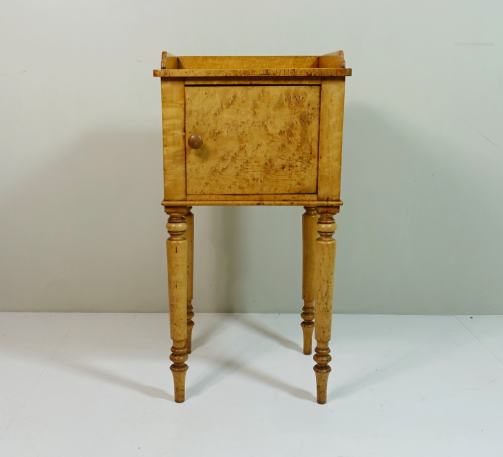19TH C MAPLE SIDE CUPBOARD BY GILLOWS