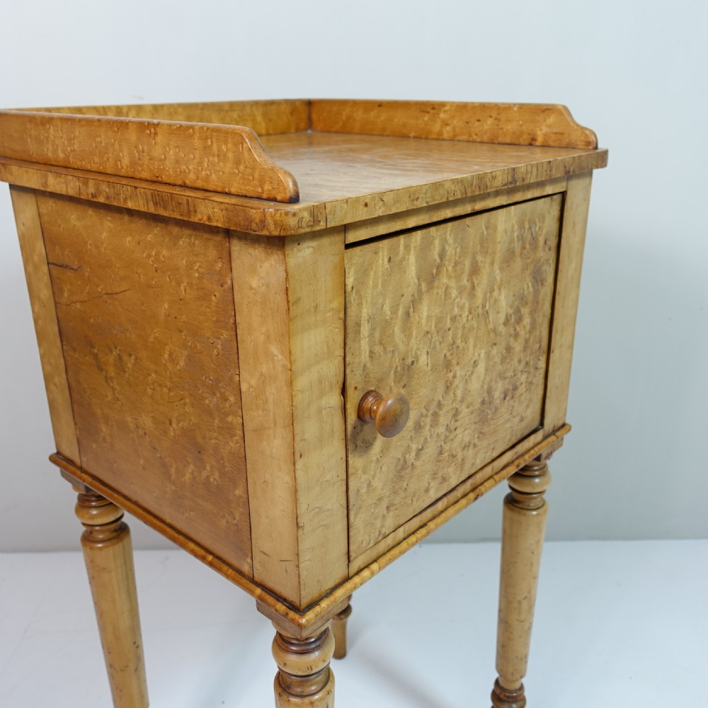 19TH C MAPLE SIDE CUPBOARD BY GILLOWS View V