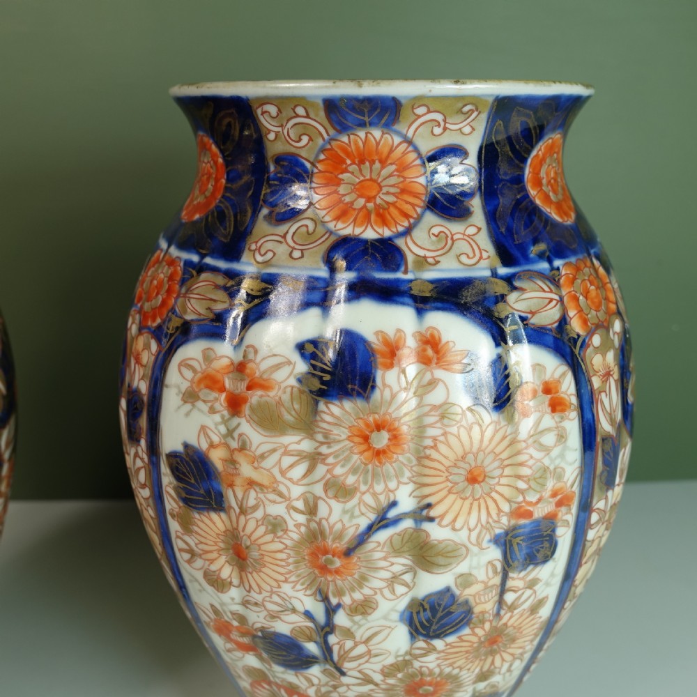 PAIR OF 19TH C IMARI VASES View IV