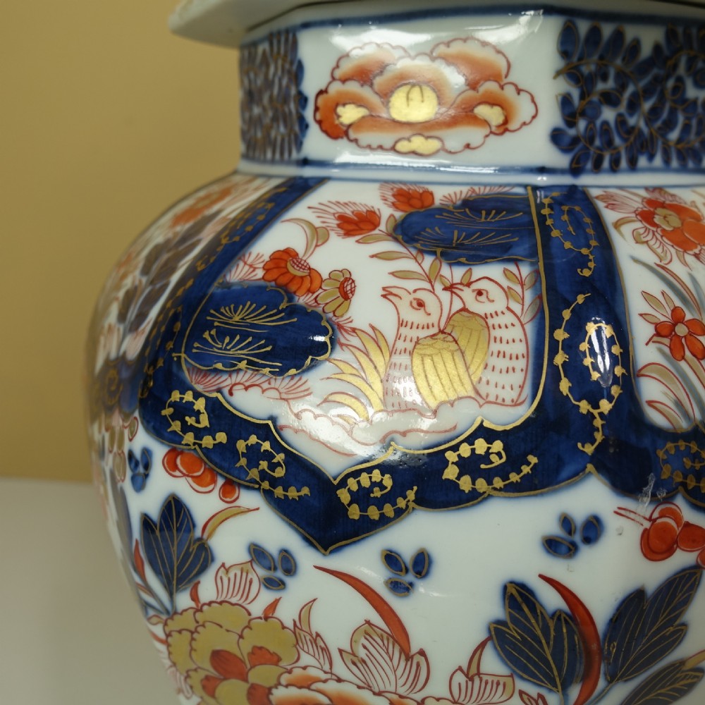 19TH C IMARI VASE & COVER View III