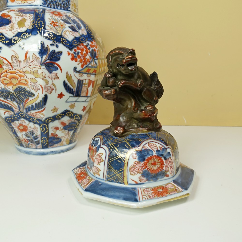 19TH C IMARI VASE & COVER View IV