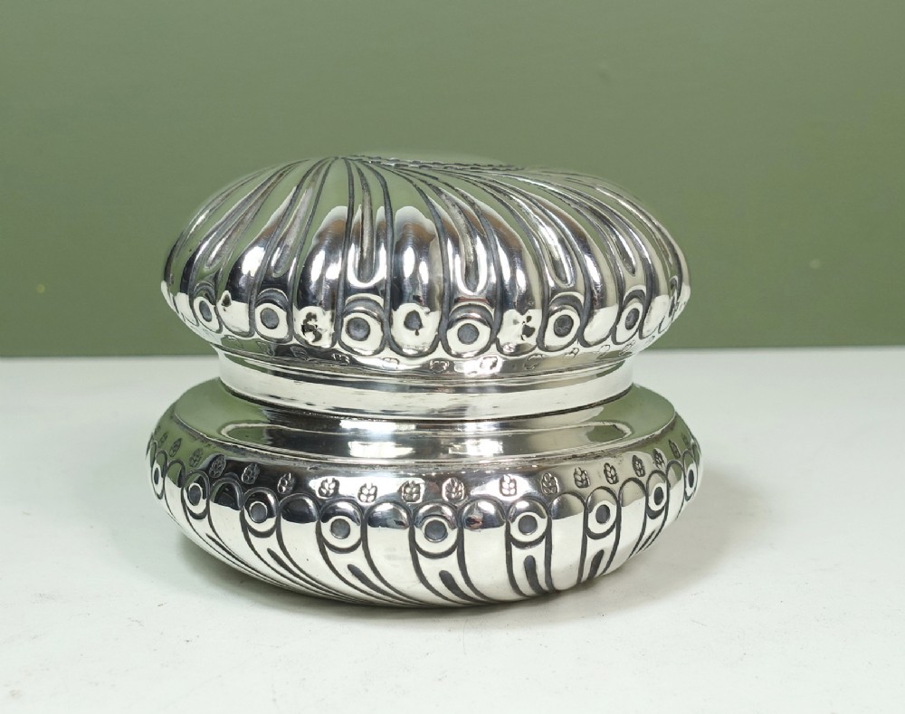 A SOLID SILVER BOX, LONDON 1889