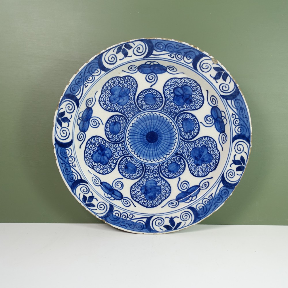 UNUSUAL LARGE 18TH C DELFT CHARGER