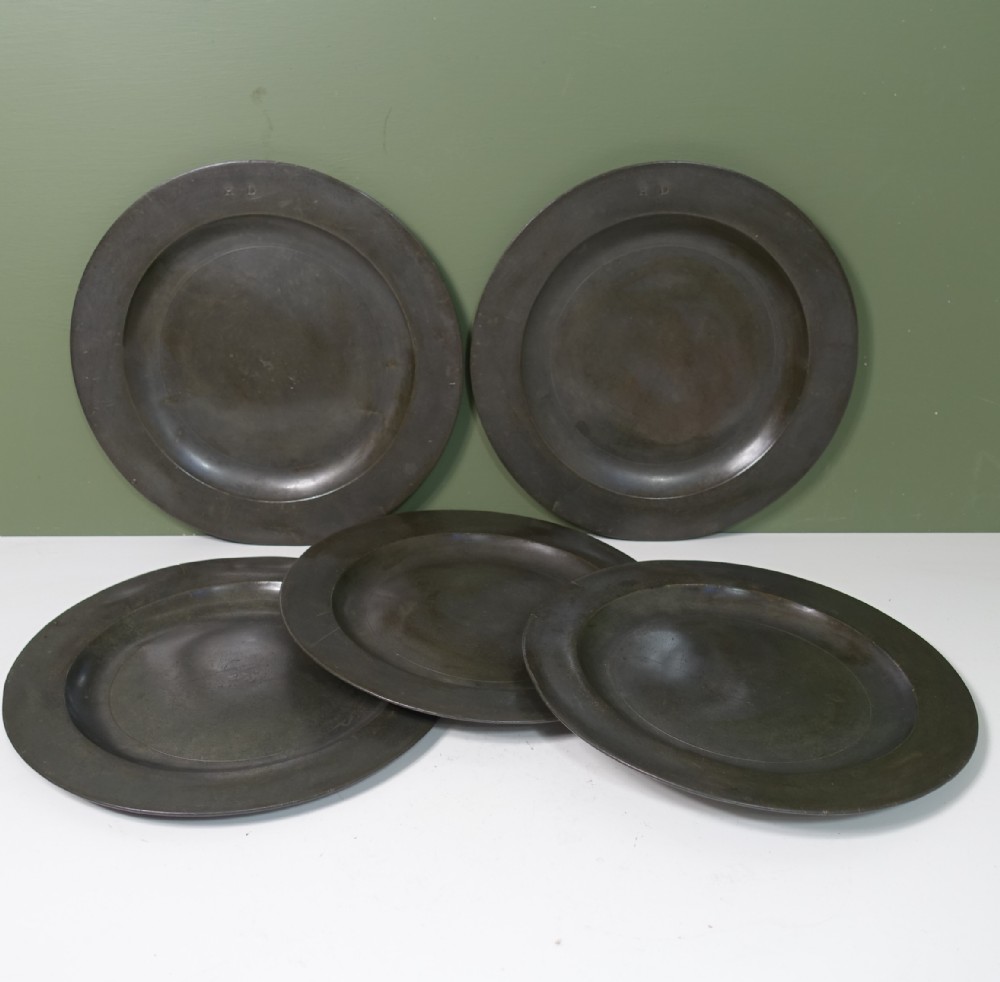 18TH C PEWTER PLATES