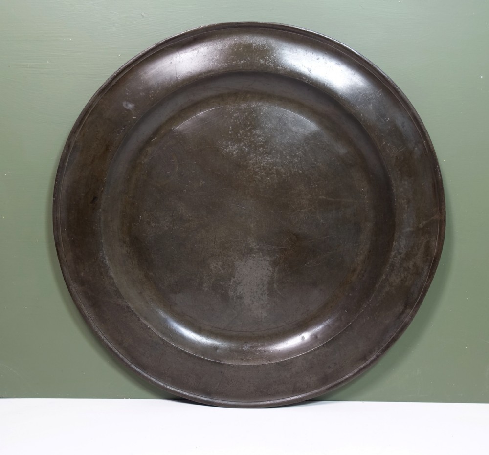 LARGE 18TH C PEWTER CHARGER