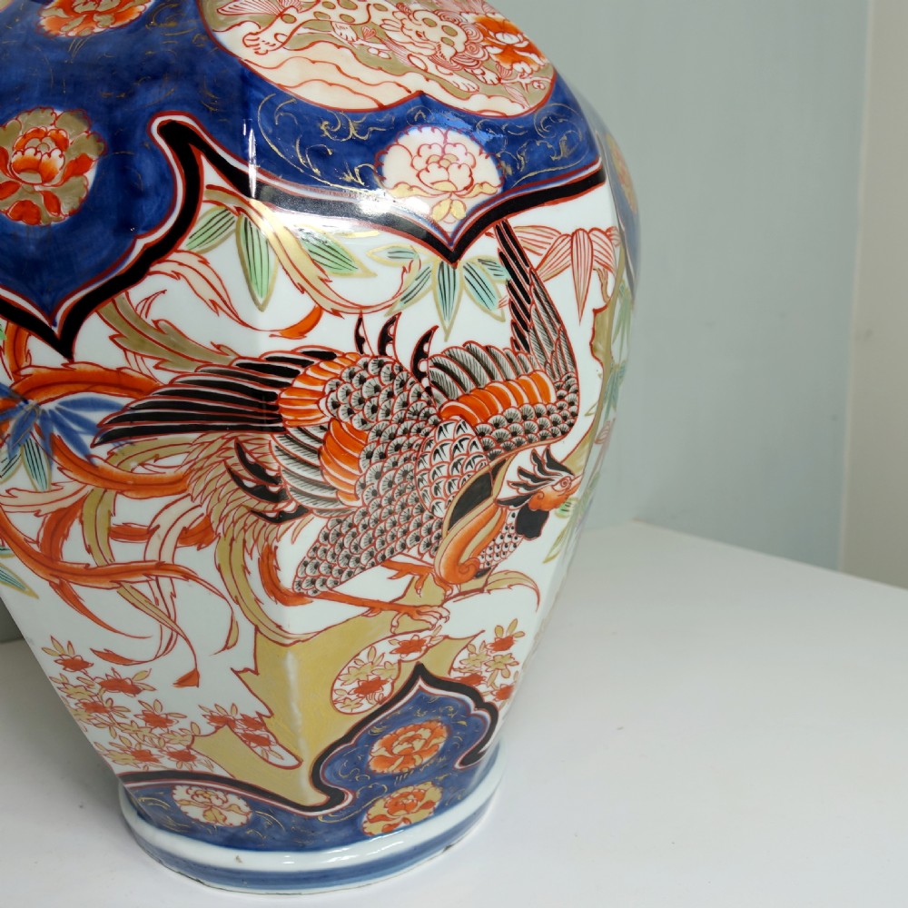 LARGE 19TH C IMARI VASE & COVER View V